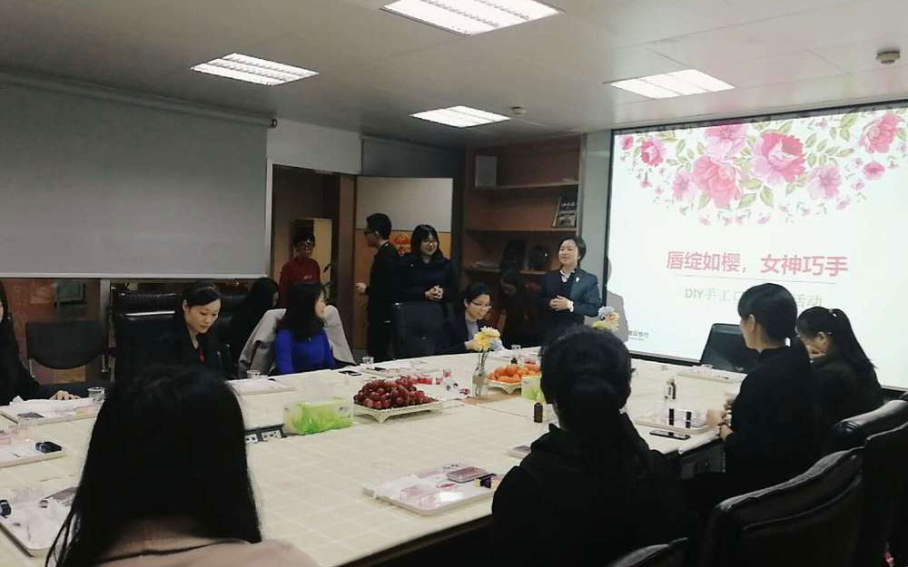 唇綻如櫻，女神巧手